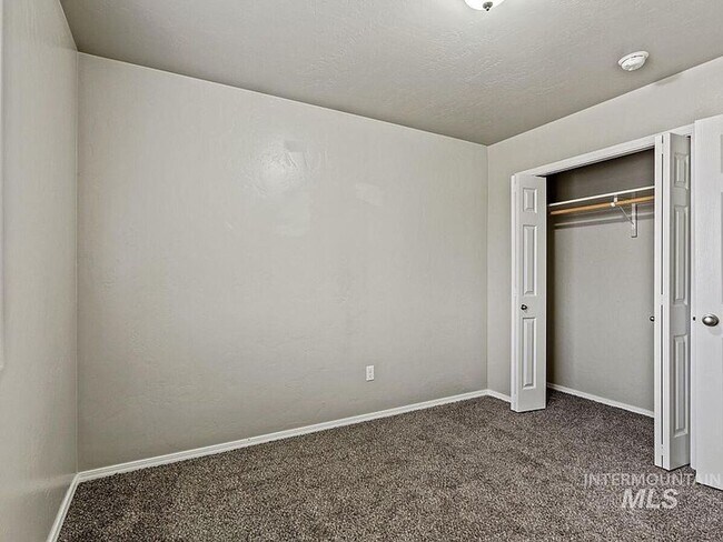 Building Photo - Immaculate/Charming Home in NW Meridian