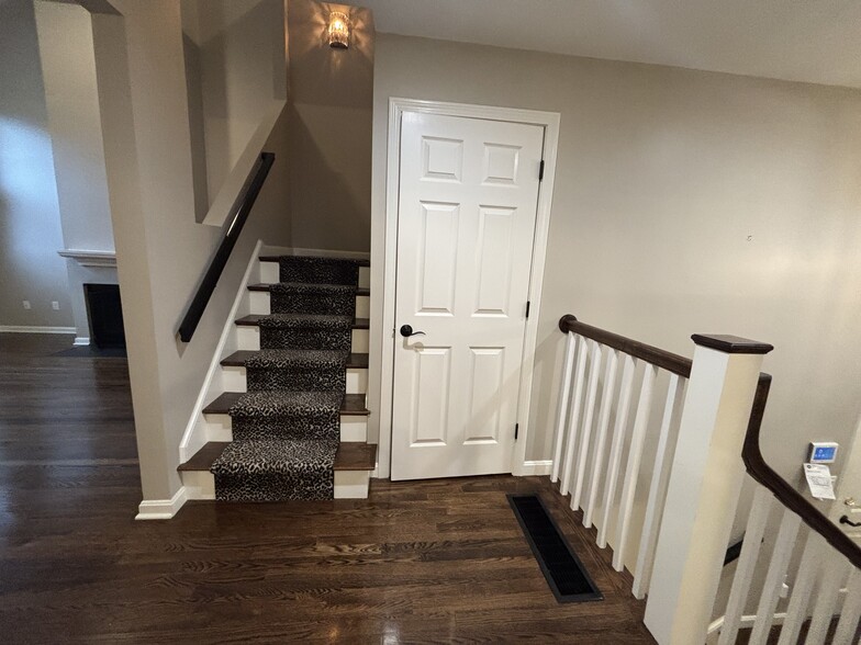 Stairs leading to bedrooms - 6 Goldfinch Ln