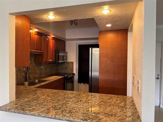 Building Photo - 1301 E Hillsboro Blvd