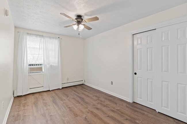 Building Photo - 381 Littlefield Rd