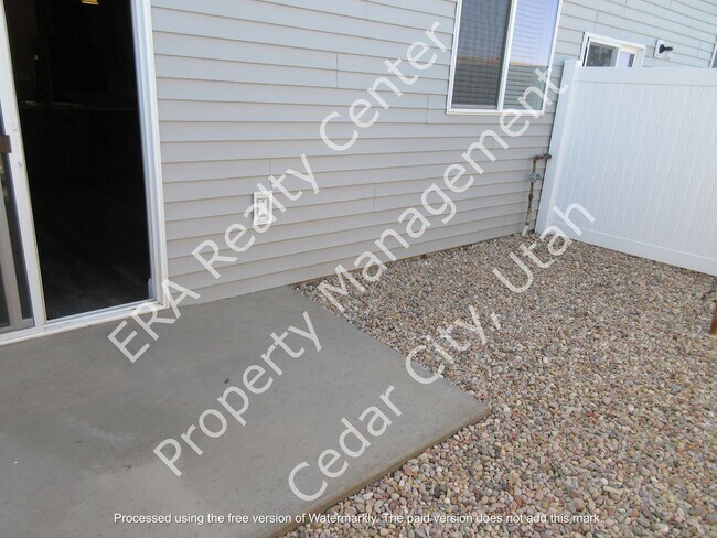 Building Photo - **Move-In Bonus!!! 3 bedroom, 2.5 bath - Newer town home living in the heart of Cedar City!