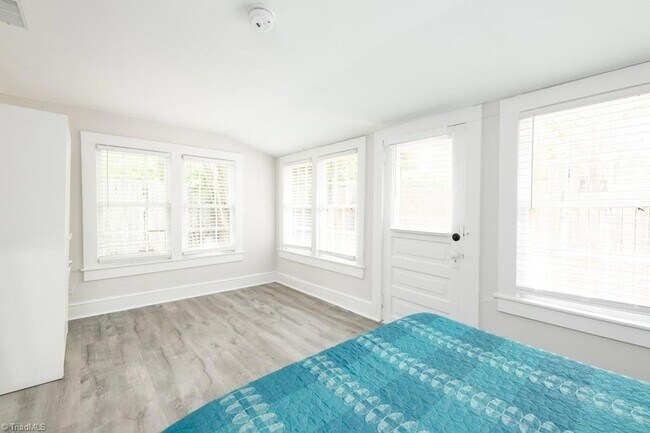 Building Photo - 208 Leftwich St