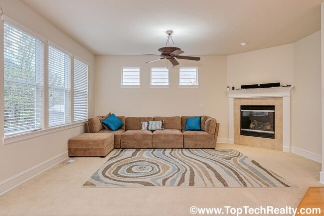 Building Photo - Beautiful 4 Bedroom | 2.5 Bathroom | 2,540 Sqft. Home | Central A/C | Solar Panels | Located in B...