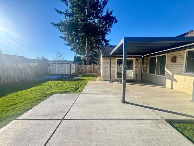 Building Photo - 670 NE 22nd St