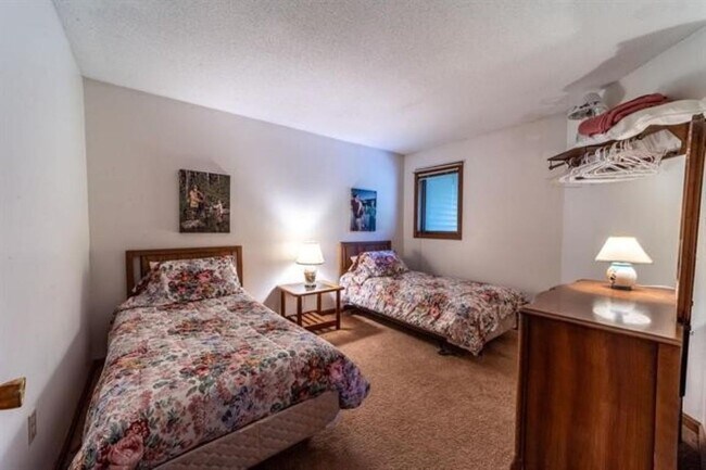 Building Photo - 15 Manor Estates Dr