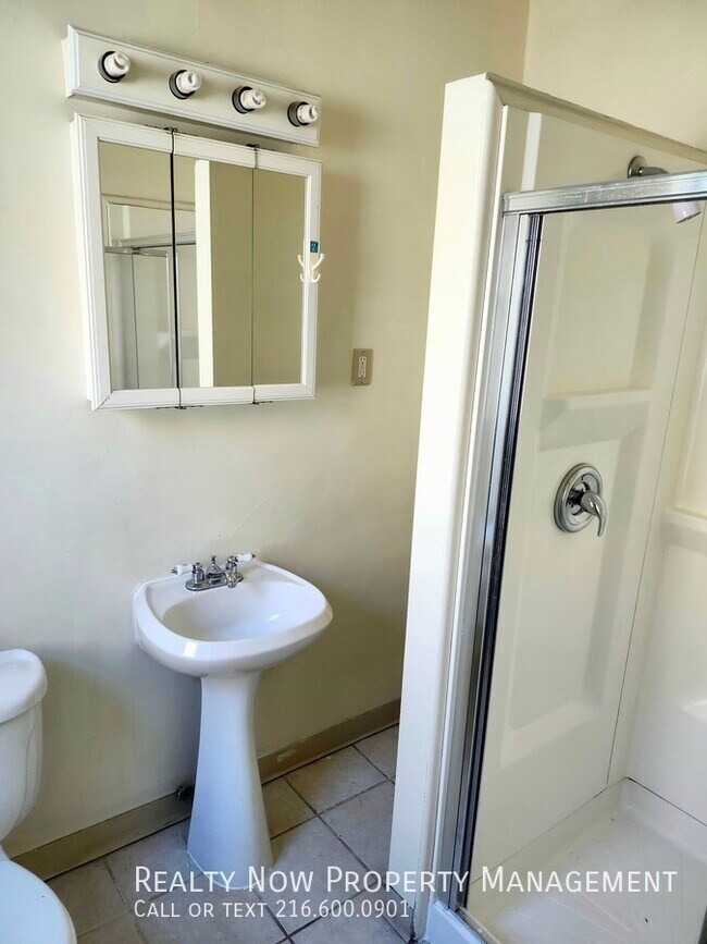 Building Photo - 2453 Overlook Rd