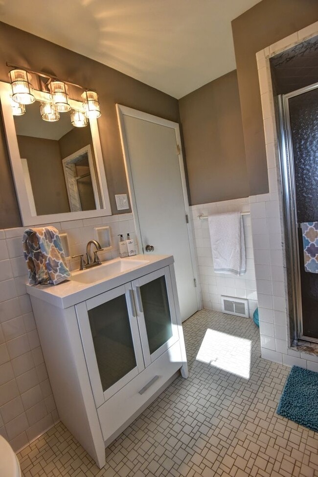 Building Photo - 2 Bed 3 Bath Single Family Home For Rent i...