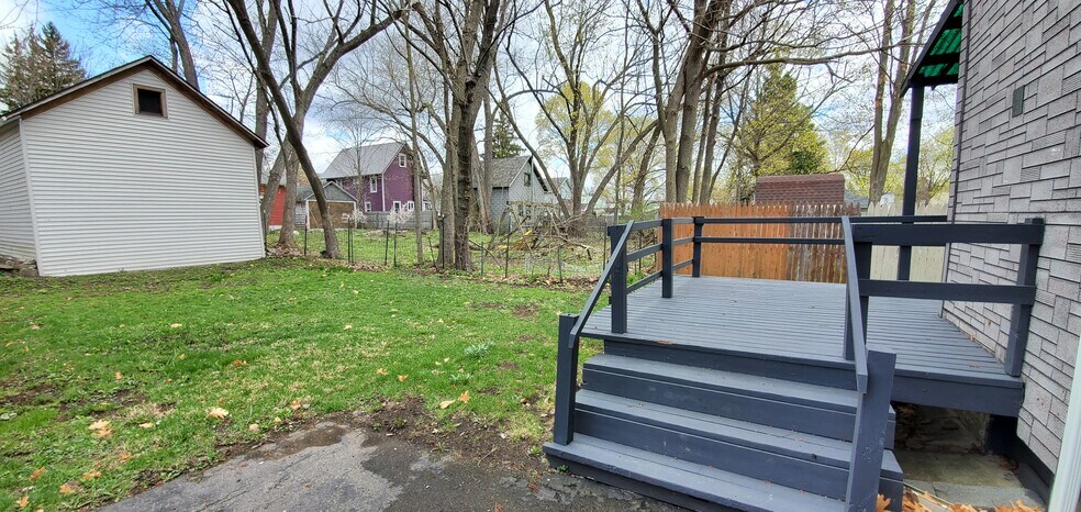 Building Photo - 17 Frank St