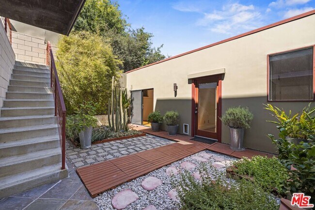 Building Photo - 2222 Bancroft Ave