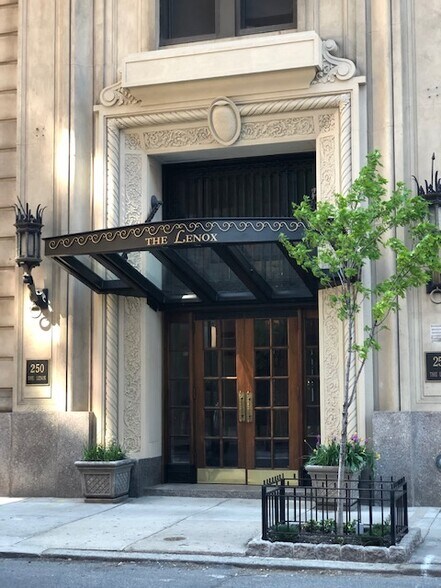 Canopy covered entrance to the building. - 250 S 13th Street, Unit 2F
