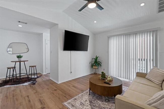 Building Photo - 6903 Deatonhill Dr