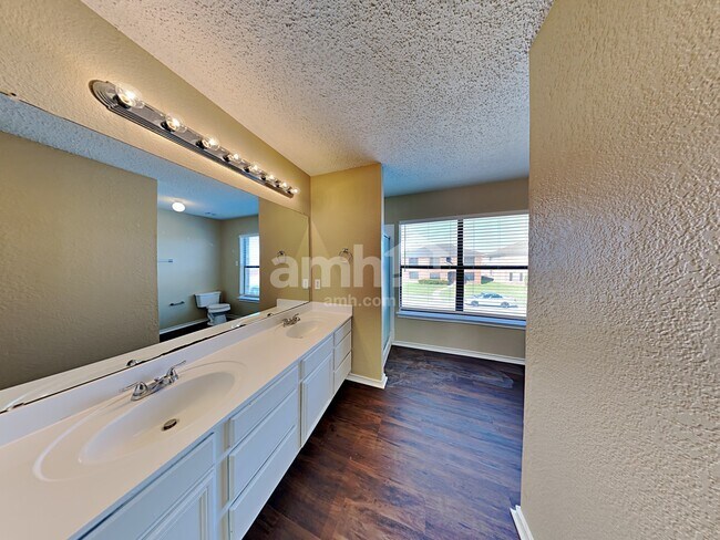 Building Photo - 304 Sandlewood Ln