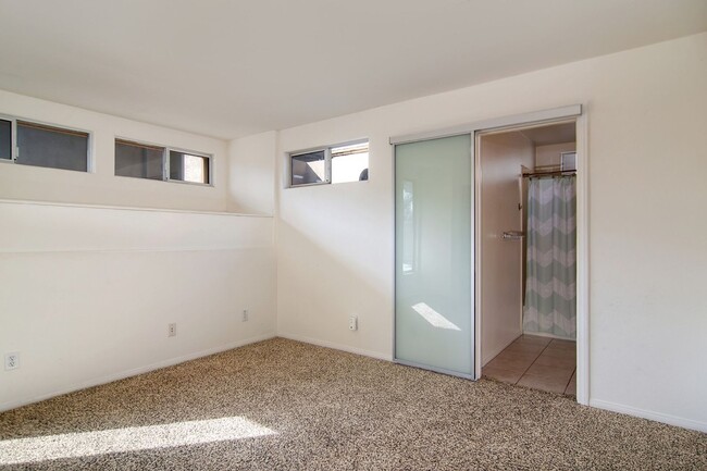 Building Photo - ***PACIFIC BEACH LIVING***2 BED 2.5 BATH**...