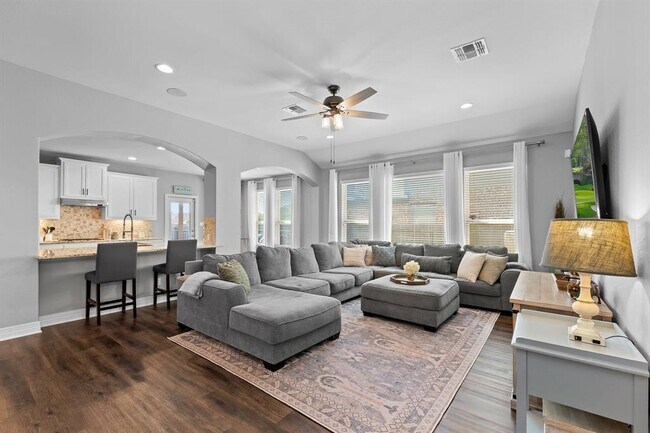 Building Photo - 112 Coral Bean Way