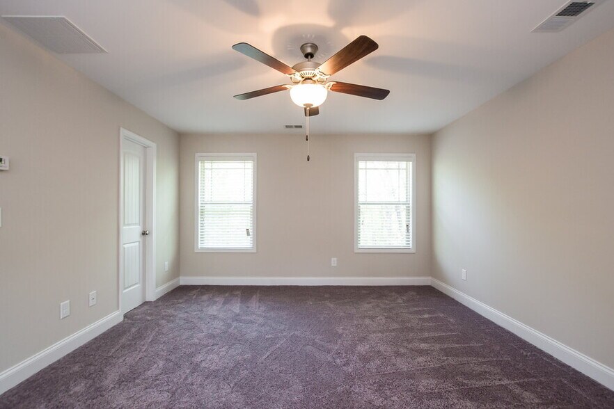Building Photo - 593 Joneus Dr