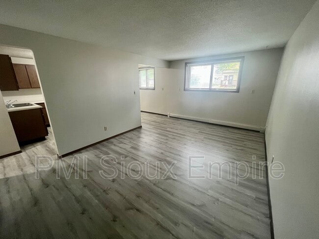 Building Photo - 116 S Garfield Ave