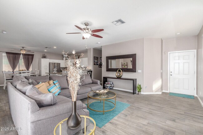 Building Photo - 12910 W Glenrosa Dr