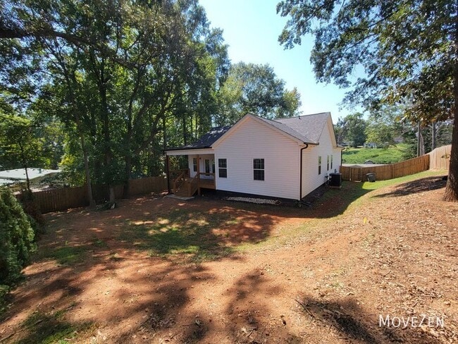Building Photo - 15 Parade Dr