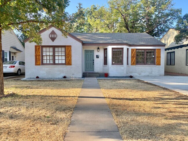 Building Photo - PRE- LEASING NOW for 7/09/2026