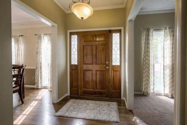 Building Photo - Beautiful 4 Bedroom in Blue Valley Schools