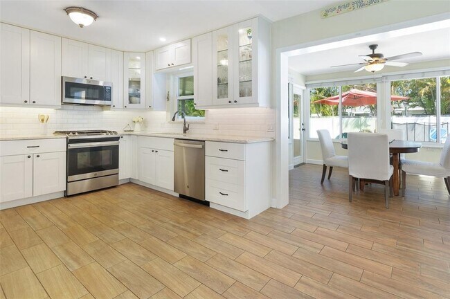 Building Photo - 731 44th Ave NE