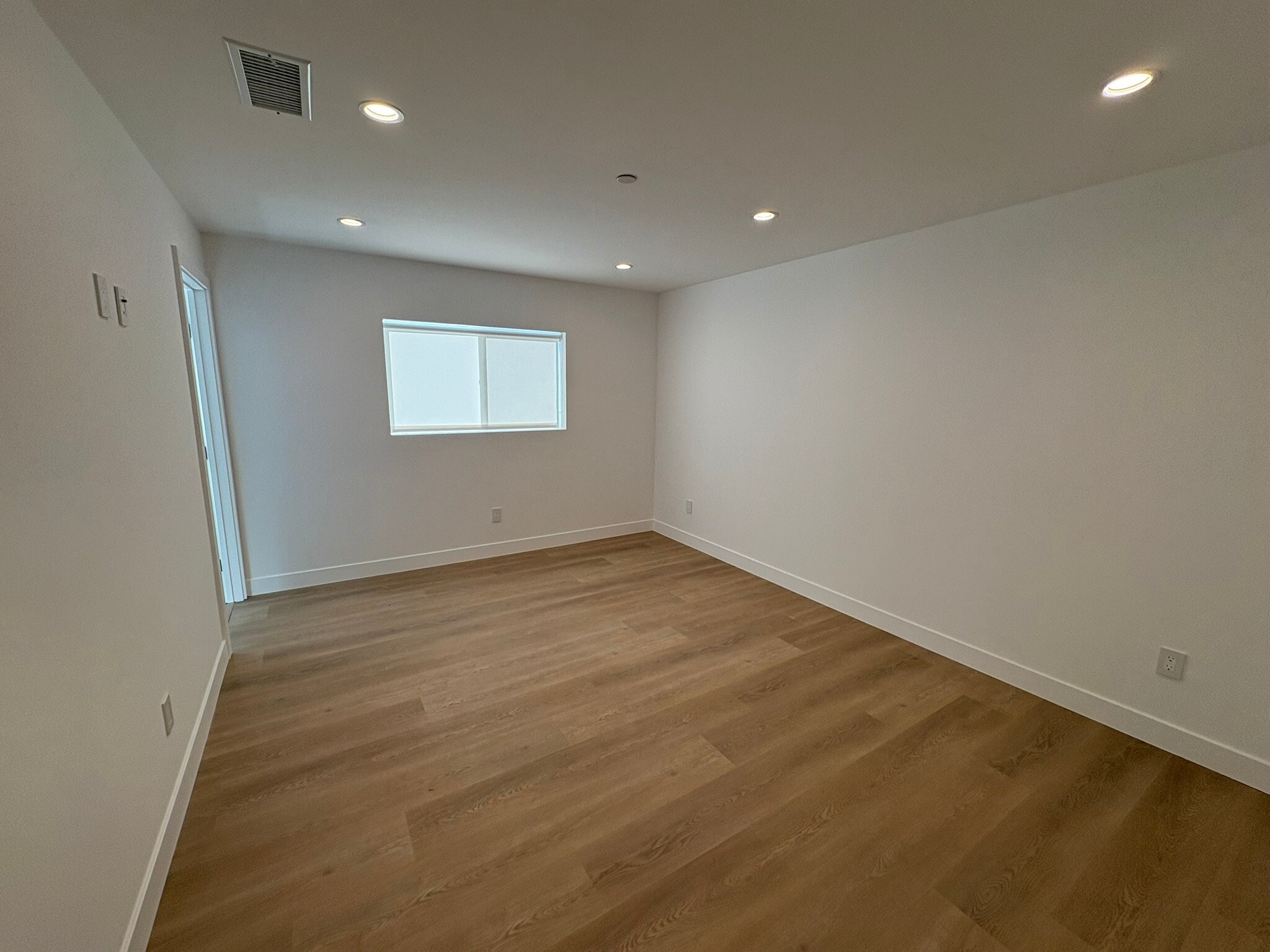 Building Photo - 14165 Calvert St