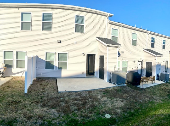 Building Photo - 4550 Skywood Ln