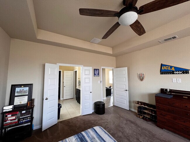 Building Photo - Room in House on Devils River