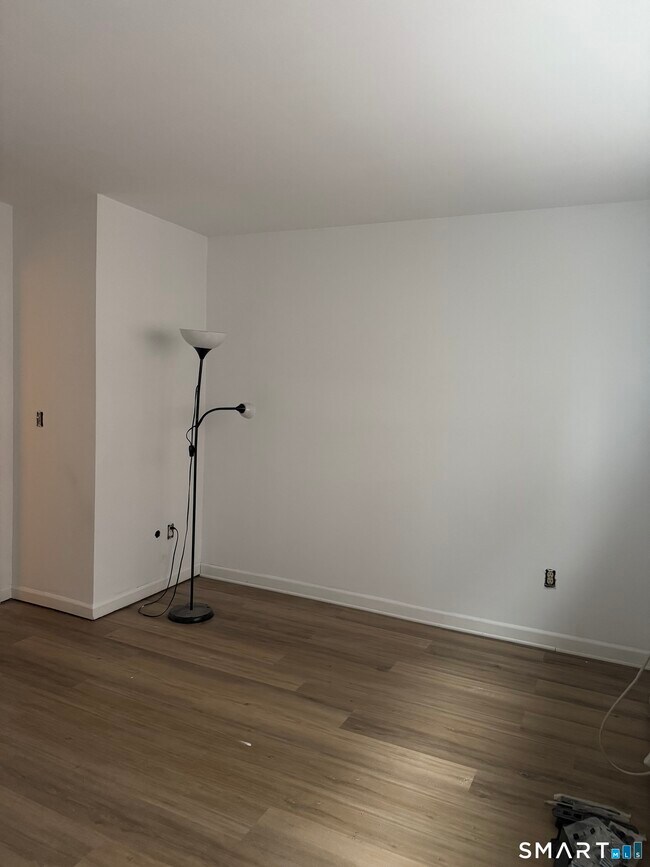 Building Photo - 15 Greenwich Ave