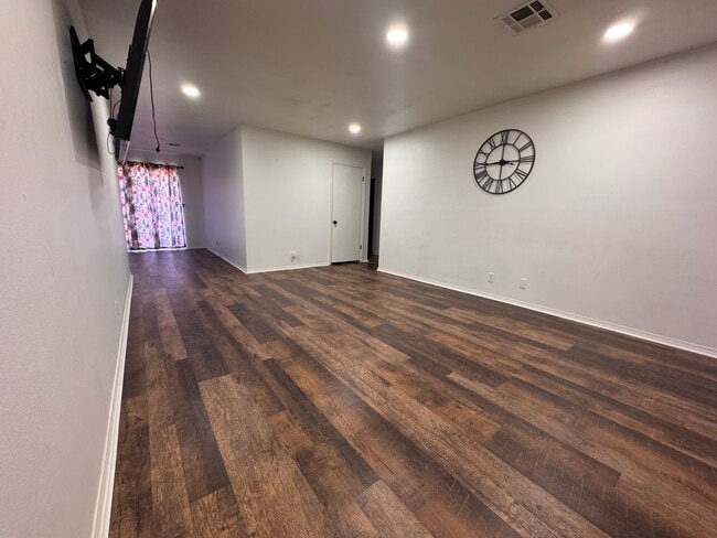 Building Photo - 309 Liza Ln