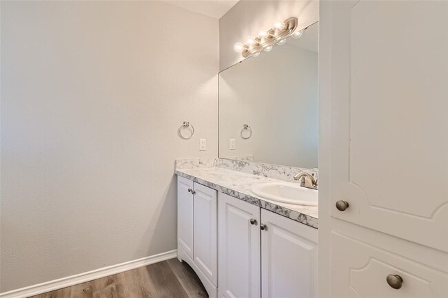 Building Photo - ? Modern 3-Bedroom Bedford Home with Spacious Layout ?