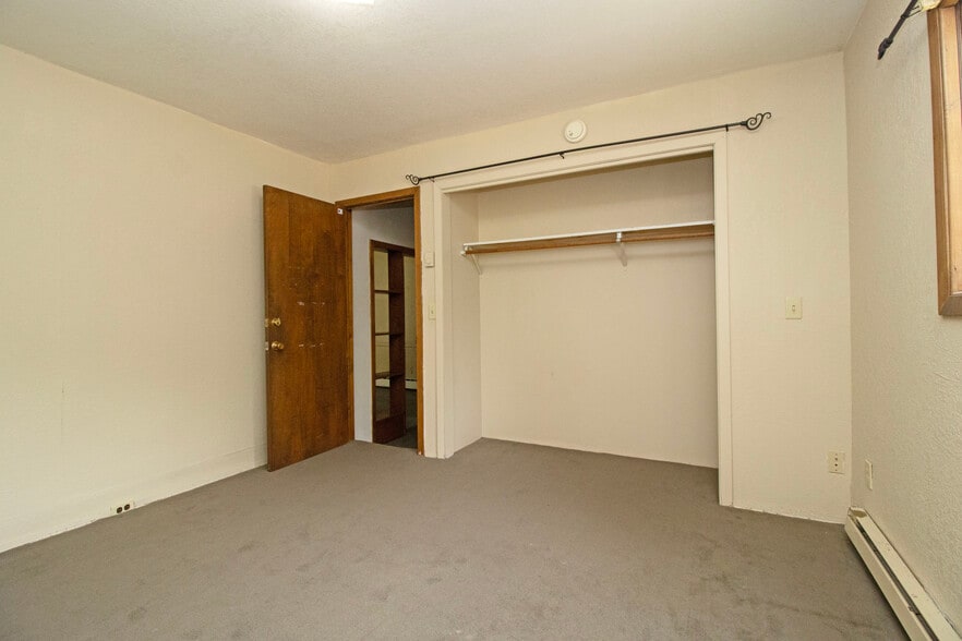 Building Photo - 815 5th Ave S