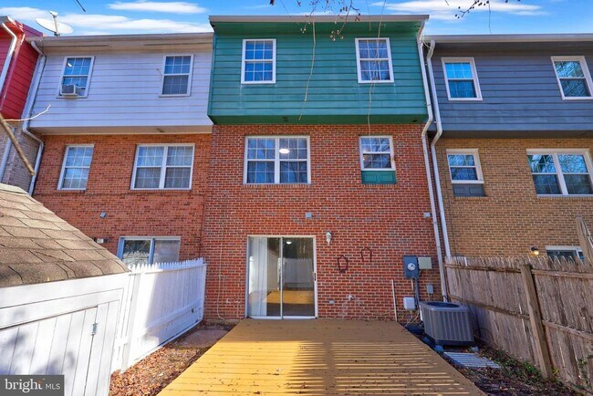 Building Photo - 15256 Waterwheel Terrace