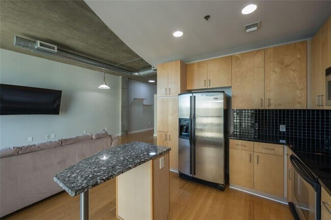 Building Photo - 943 Peachtree St NE