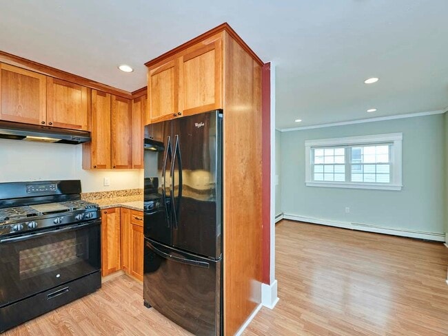 Building Photo - 36 E Foster St