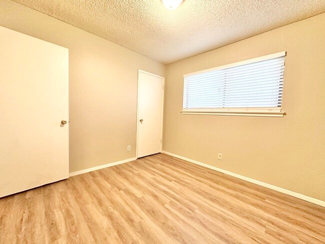 Building Photo - Beautiful 3 bedroom 2 bathroom Sacramento !