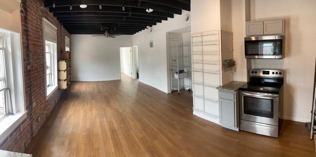 Building Photo - 2202 Lexington Ave