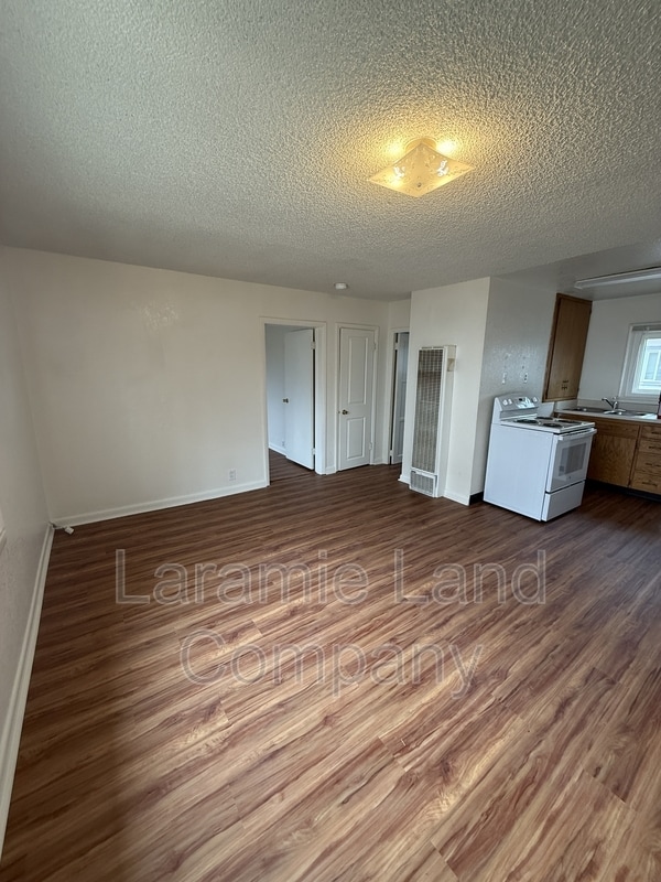 Building Photo - 859 N 4th St