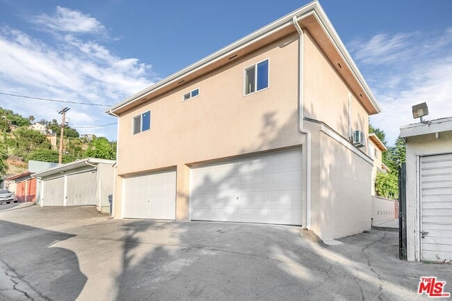 Building Photo - 3509-3504 Kinney St