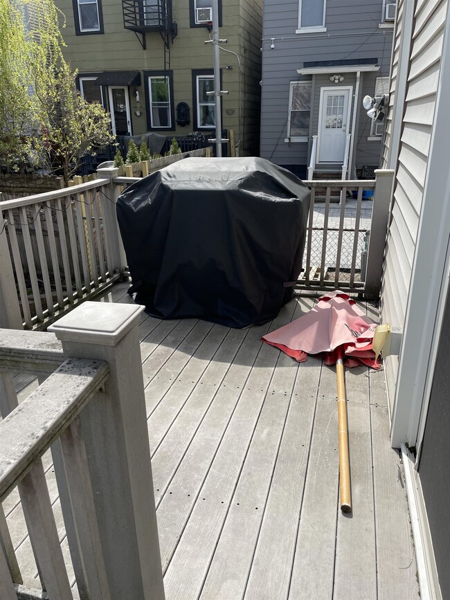 Building Photo - 148 Nesbit St