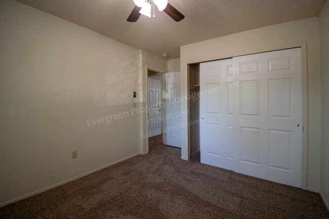 Building Photo - 3950 Manhattan Ave