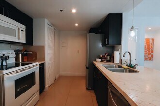 Building Photo - 1717 N Bayshore Dr