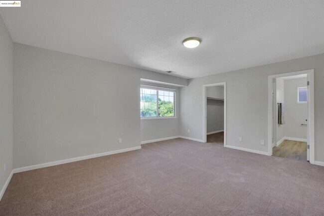 Building Photo - GREAT CUL DE SAC LOCATION IN PRIME TRACY N...