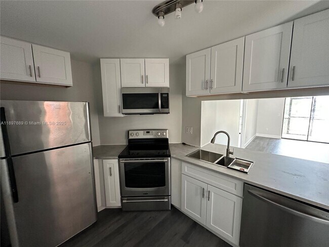 Primary Photo - 855 NE 209th St