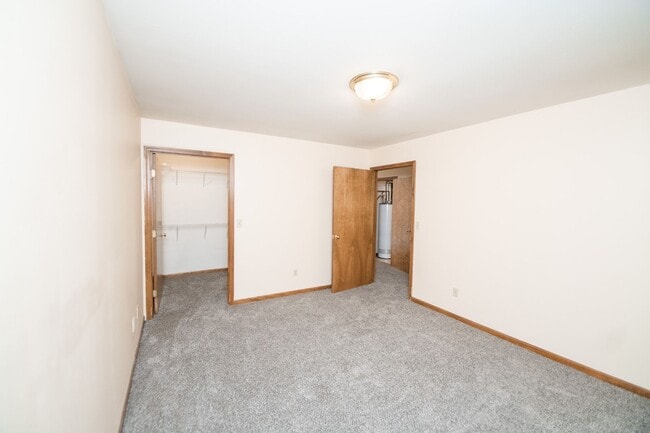 Building Photo - 2 bed 1 bath town-home in Chesterton