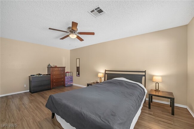 Building Photo - 933 Derringer Ln