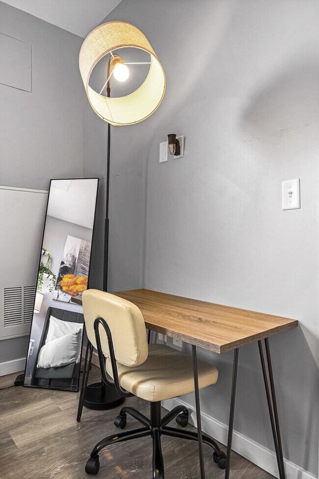 Building Photo - 95 Broadway-SI ID1240304P