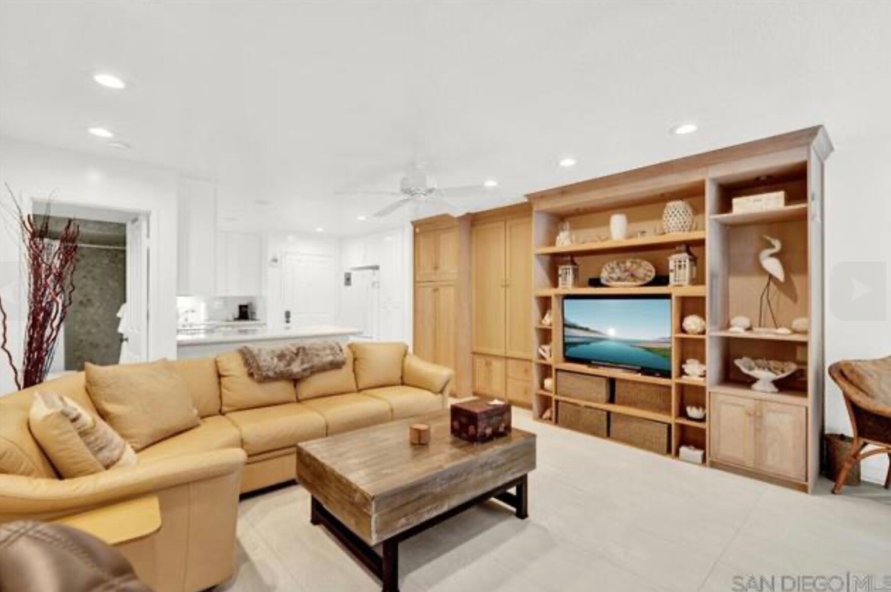 Building Photo - 1562 Camino Del Mar