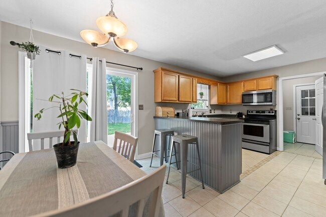 Building Photo - 8603 Raintree Cir