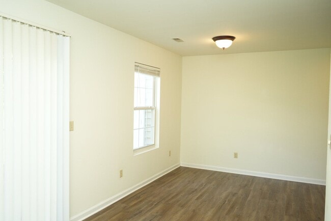 Building Photo - 111 Darien Terrace